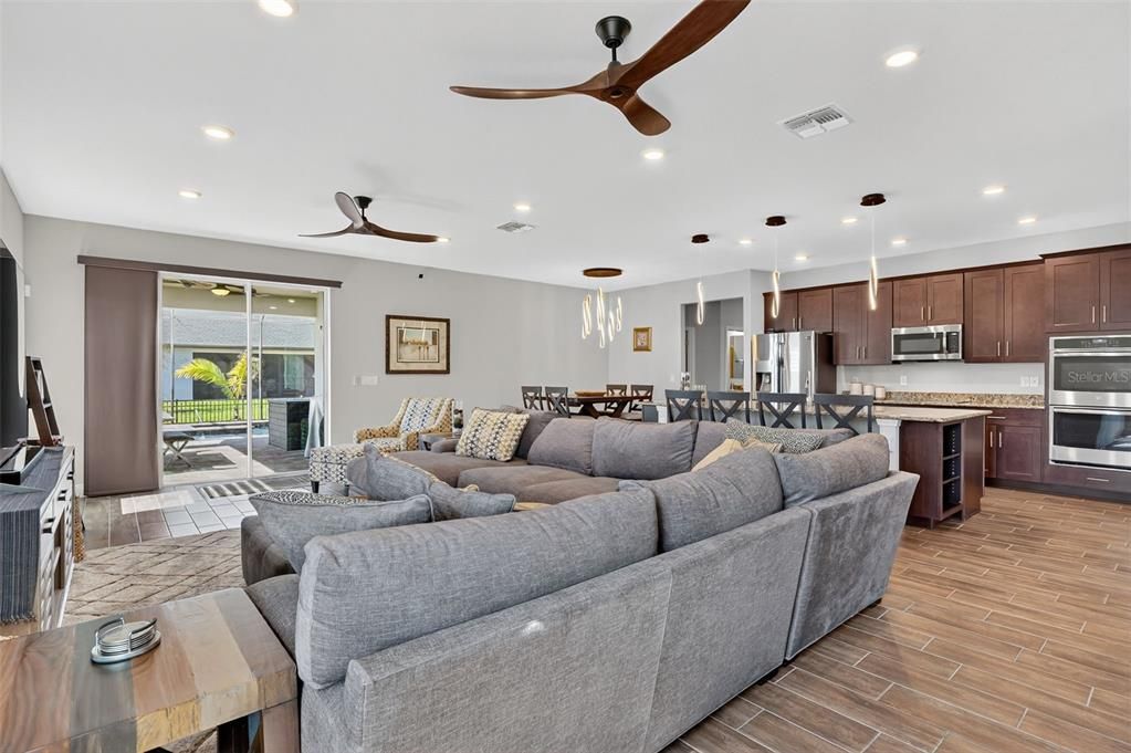 На продажу: $579,999 (3 спален, 2 ванн, 2067 Квадратных фут)