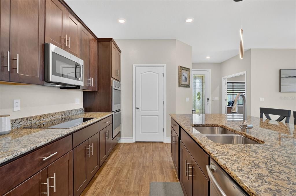 На продажу: $579,999 (3 спален, 2 ванн, 2067 Квадратных фут)