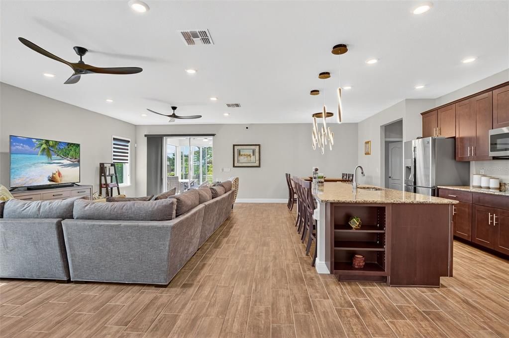 На продажу: $579,999 (3 спален, 2 ванн, 2067 Квадратных фут)