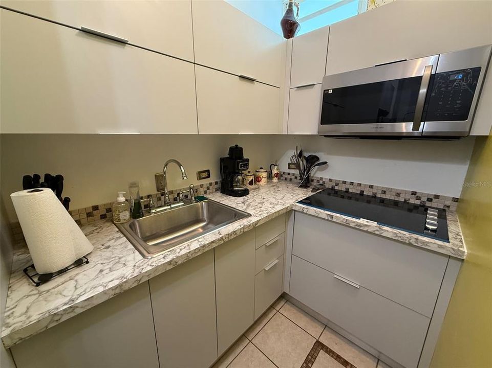 For Rent: $1,500 (1 beds, 1 baths, 671 Square Feet)