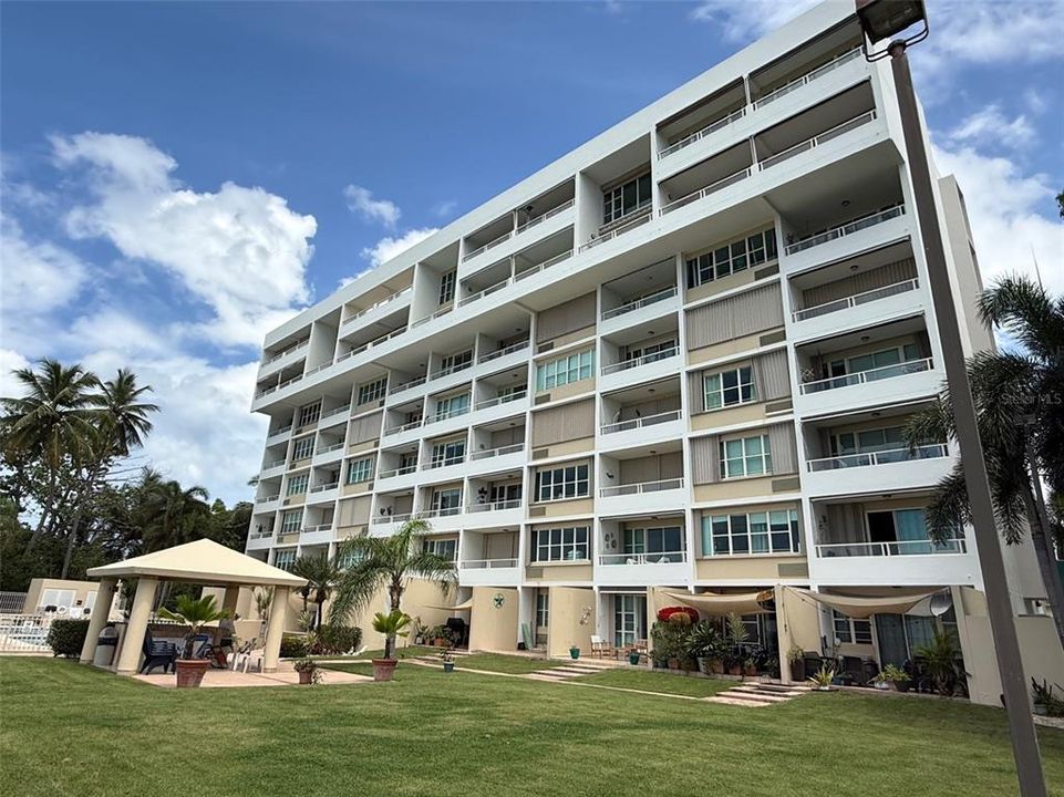 For Rent: $1,500 (1 beds, 1 baths, 671 Square Feet)