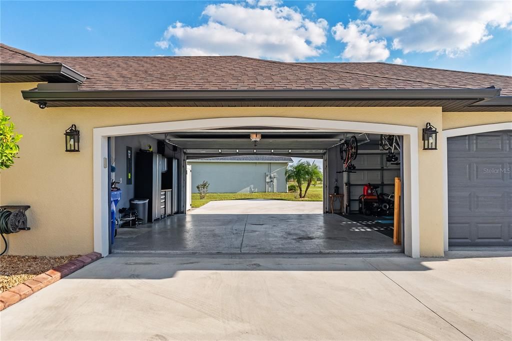 For Sale: $975,000 (4 beds, 4 baths, 3158 Square Feet)