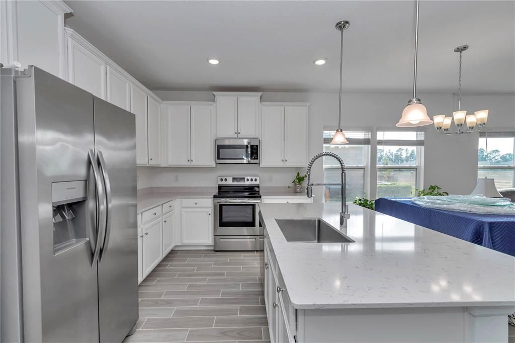 For Sale: $285,000 (3 beds, 2 baths, 1755 Square Feet)