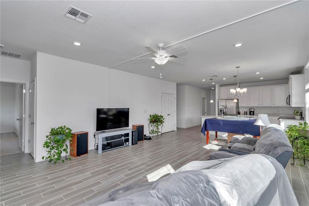 For Sale: $285,000 (3 beds, 2 baths, 1755 Square Feet)