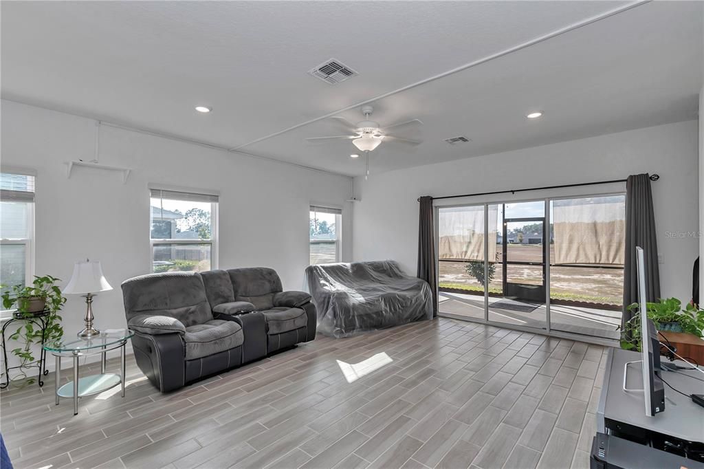 For Sale: $285,000 (3 beds, 2 baths, 1755 Square Feet)