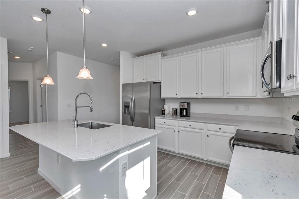 For Sale: $285,000 (3 beds, 2 baths, 1755 Square Feet)