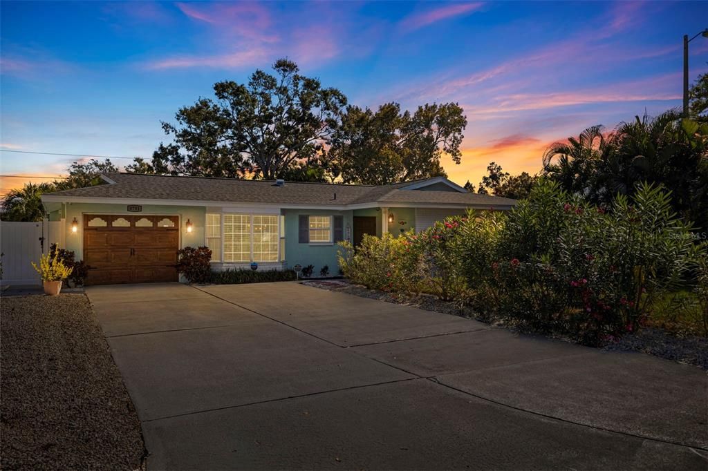 For Sale: $625,000 (3 beds, 2 baths, 1607 Square Feet)