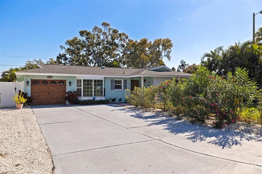 For Sale: $625,000 (3 beds, 2 baths, 1607 Square Feet)