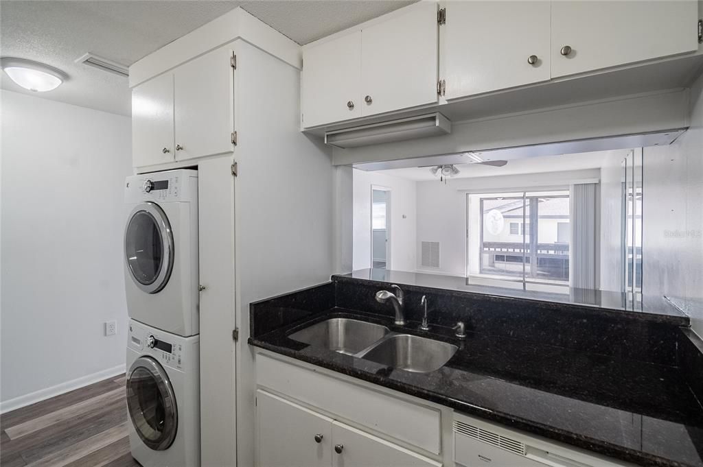 For Sale: $135,000 (2 beds, 1 baths, 840 Square Feet)