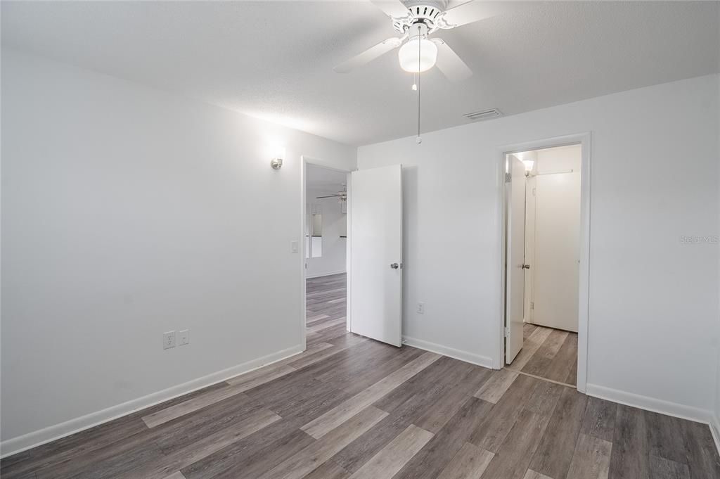 For Sale: $135,000 (2 beds, 1 baths, 840 Square Feet)