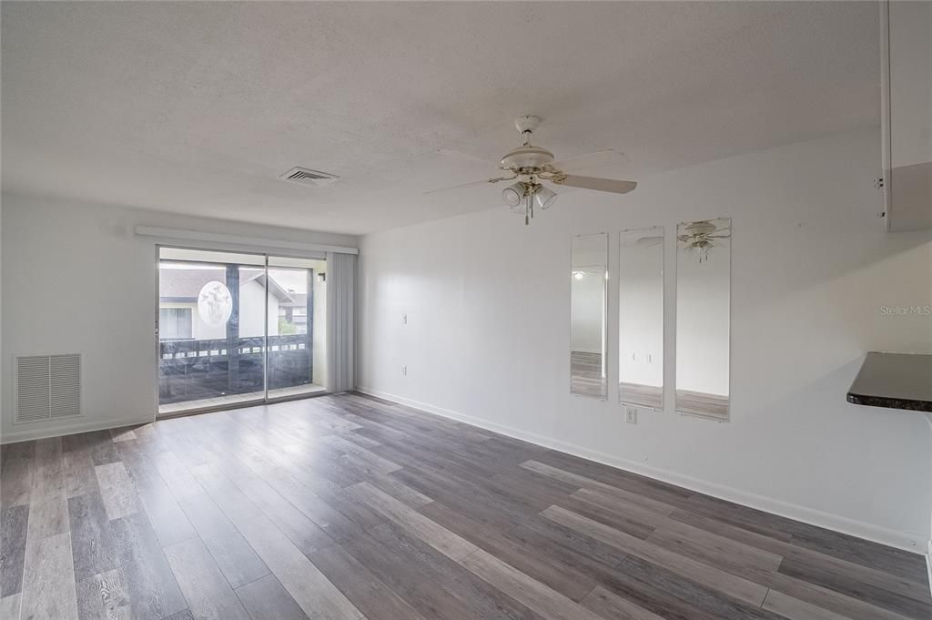 For Sale: $135,000 (2 beds, 1 baths, 840 Square Feet)