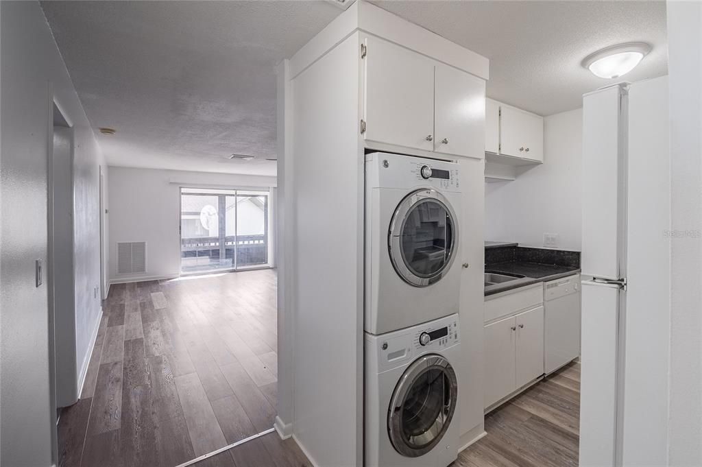 For Sale: $135,000 (2 beds, 1 baths, 840 Square Feet)