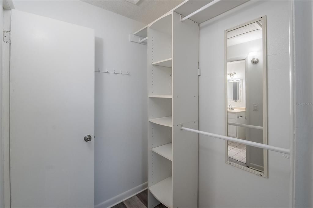 For Sale: $135,000 (2 beds, 1 baths, 840 Square Feet)