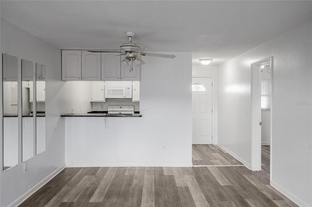 For Sale: $135,000 (2 beds, 1 baths, 840 Square Feet)