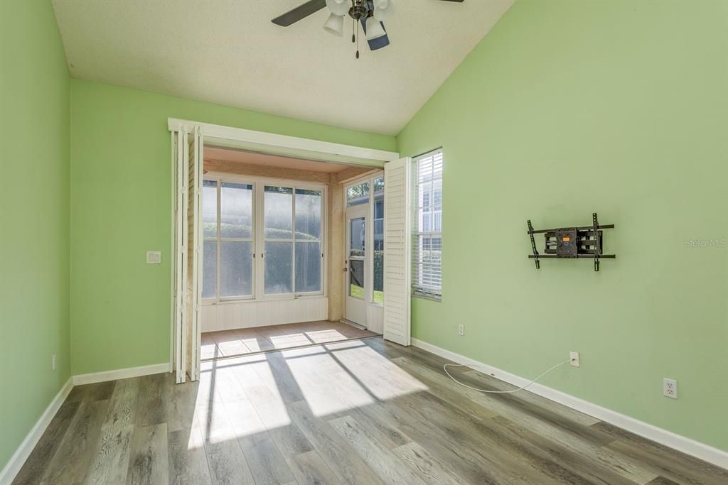 For Sale: $300,000 (3 beds, 2 baths, 1435 Square Feet)