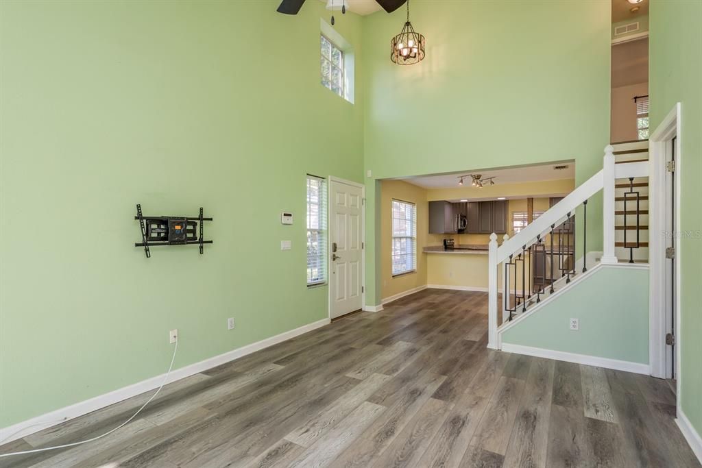 For Sale: $300,000 (3 beds, 2 baths, 1435 Square Feet)