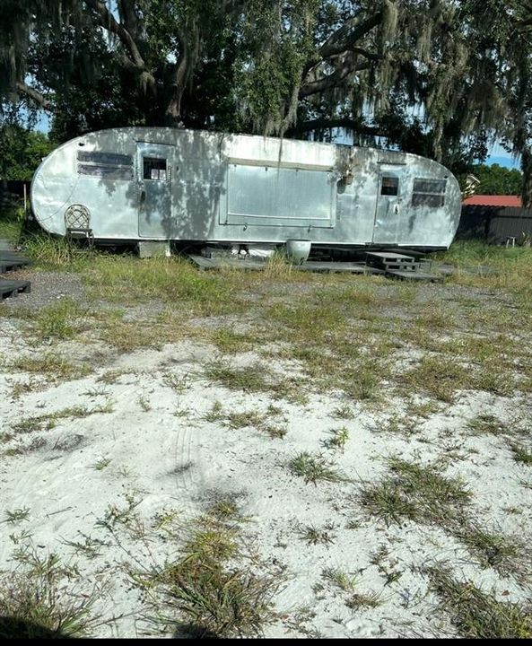 待售: $100,000 (0.09 acres)