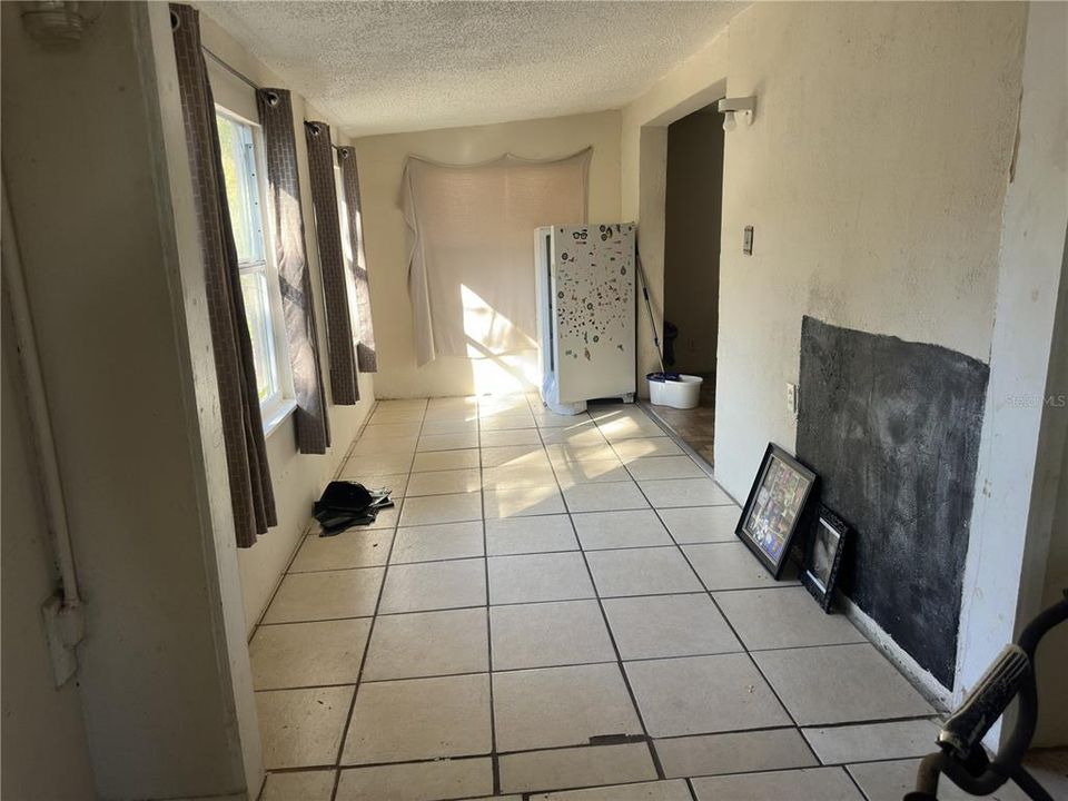 待售: $99,999 (2 贝兹, 1 浴室, 708 平方英尺)