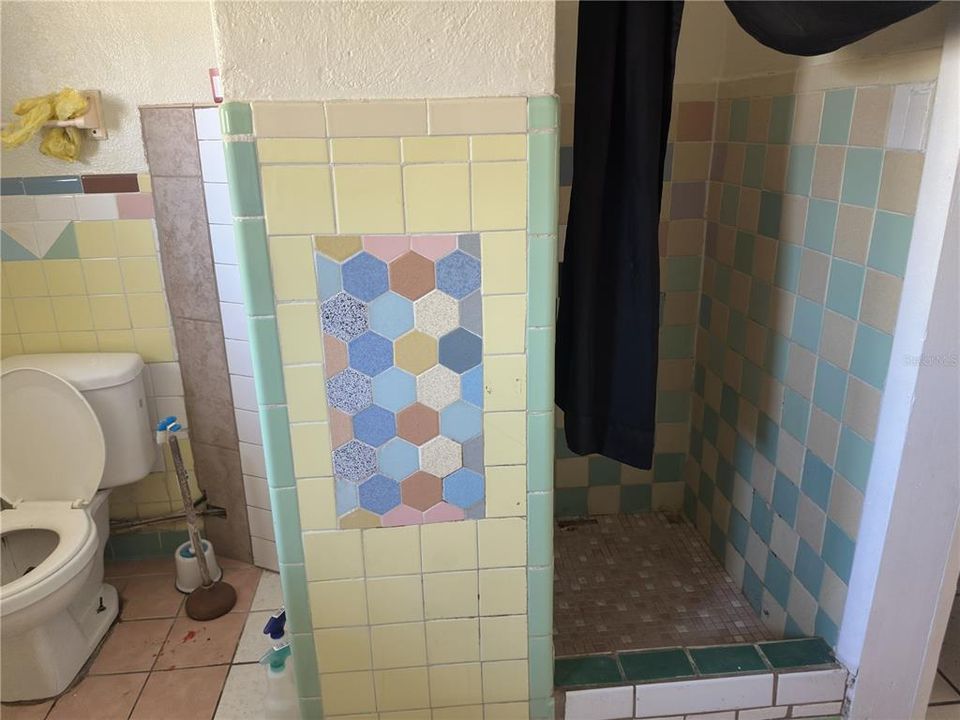 待售: $99,999 (2 贝兹, 1 浴室, 708 平方英尺)