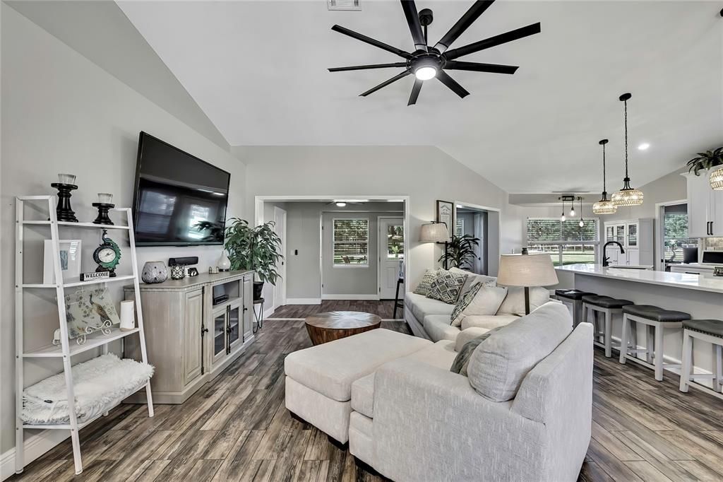 На продажу: $1,125,000 (3 спален, 2 ванн, 2257 Квадратных фут)