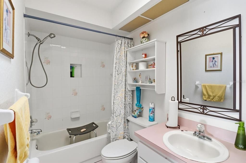 待售: $255,000 (2 贝兹, 2 浴室, 1548 平方英尺)