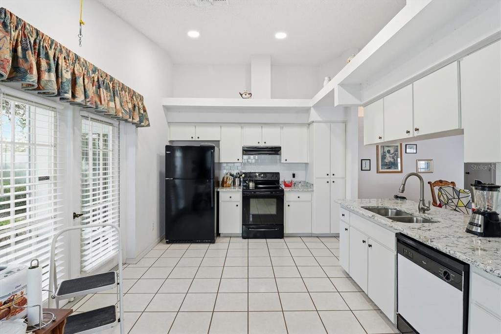 待售: $255,000 (2 贝兹, 2 浴室, 1548 平方英尺)