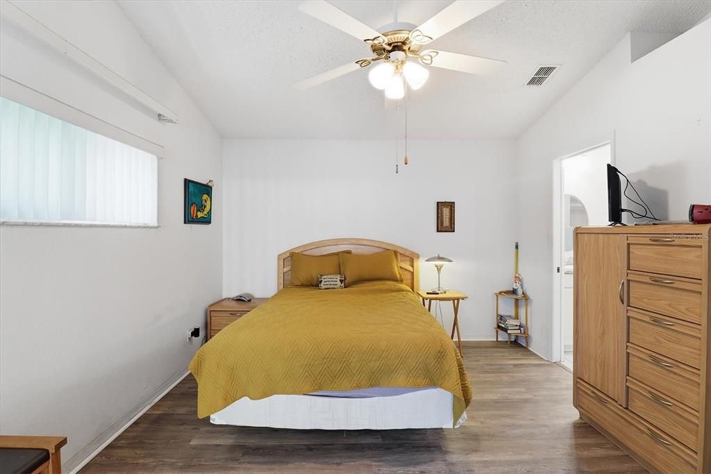 待售: $255,000 (2 贝兹, 2 浴室, 1548 平方英尺)