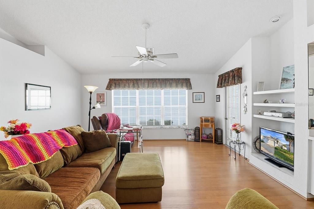 待售: $255,000 (2 贝兹, 2 浴室, 1548 平方英尺)