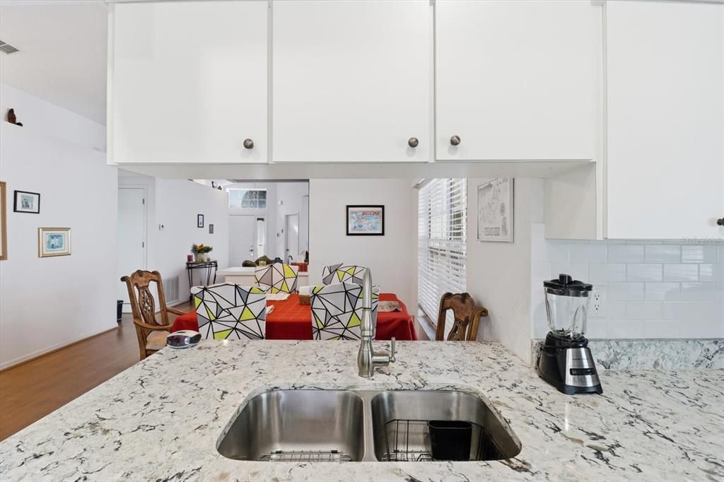 待售: $255,000 (2 贝兹, 2 浴室, 1548 平方英尺)