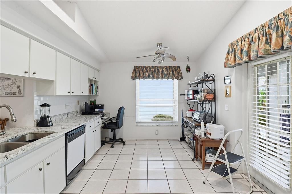 待售: $255,000 (2 贝兹, 2 浴室, 1548 平方英尺)