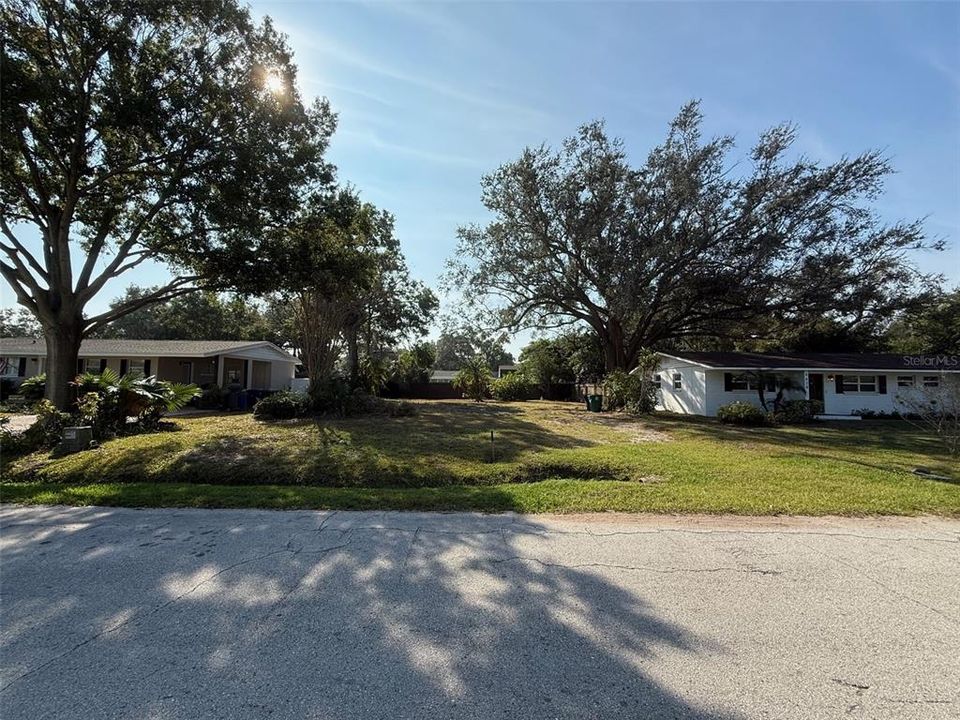 Activo con contrato: $325,000 (0.17 acres)