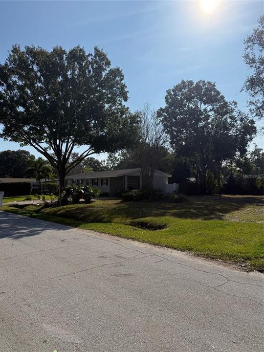 Activo con contrato: $325,000 (0.17 acres)