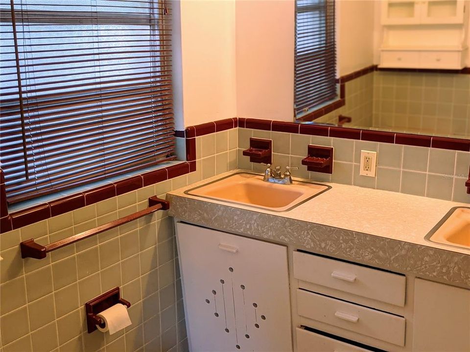 В аренду: $2,500 (2 спален, 2 ванн, 1409 Квадратных фут)