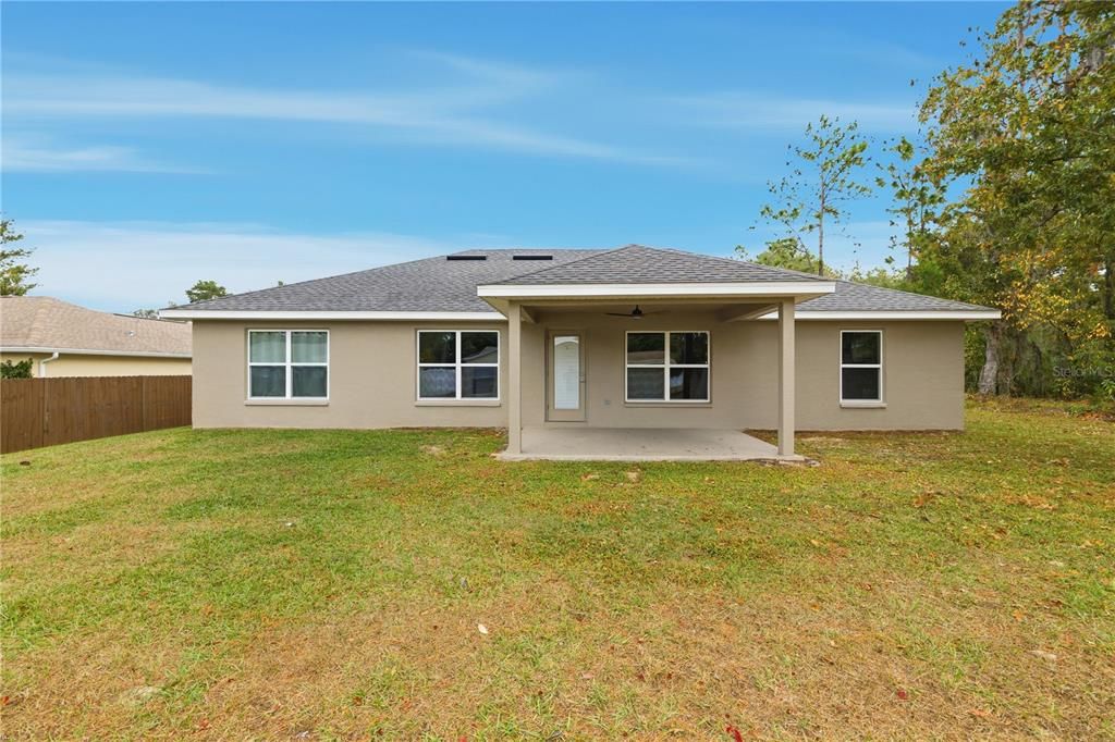 Под контрактом: $265,000 (4 спален, 2 ванн, 1754 Квадратных фут)