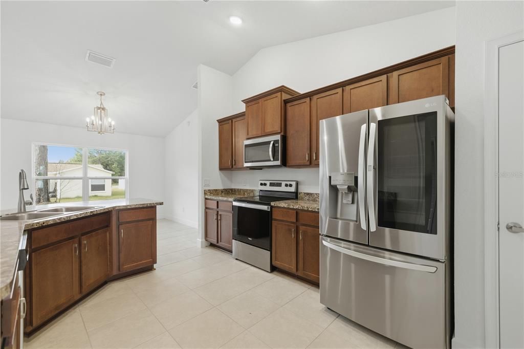 Под контрактом: $265,000 (4 спален, 2 ванн, 1754 Квадратных фут)