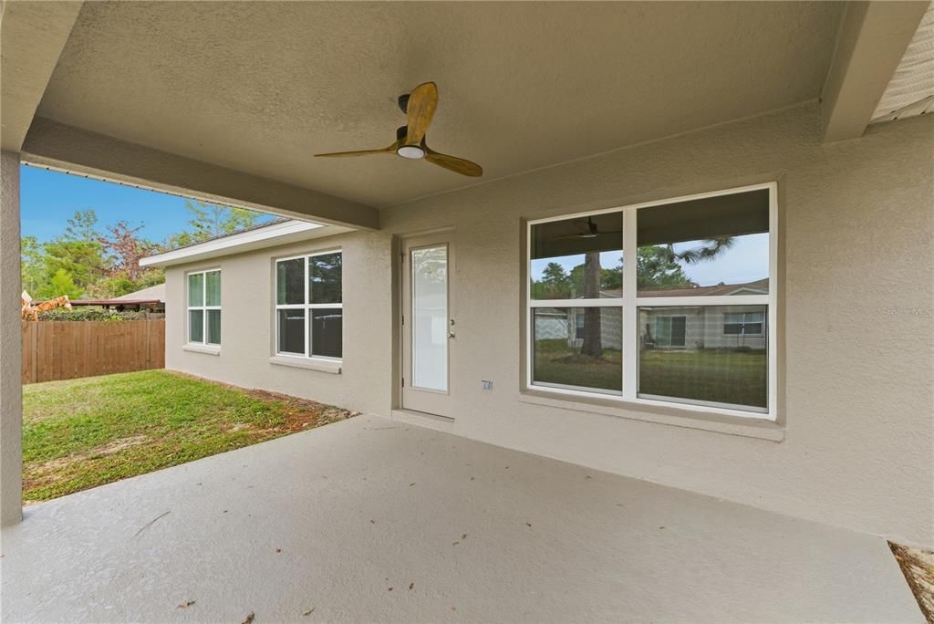 Под контрактом: $265,000 (4 спален, 2 ванн, 1754 Квадратных фут)