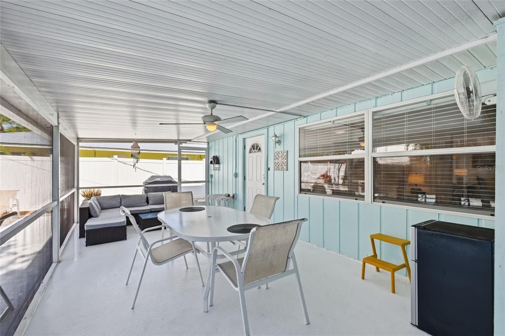 For Sale: $824,900 (2 beds, 2 baths, 1080 Square Feet)