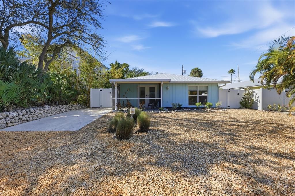 For Sale: $824,900 (2 beds, 2 baths, 1080 Square Feet)