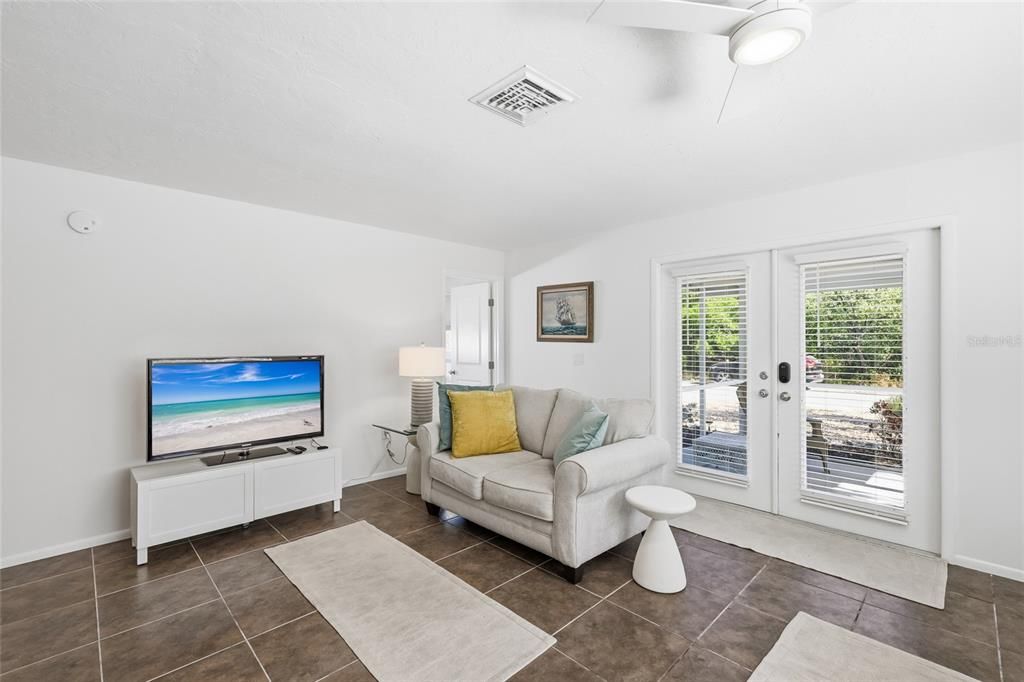 For Sale: $824,900 (2 beds, 2 baths, 1080 Square Feet)