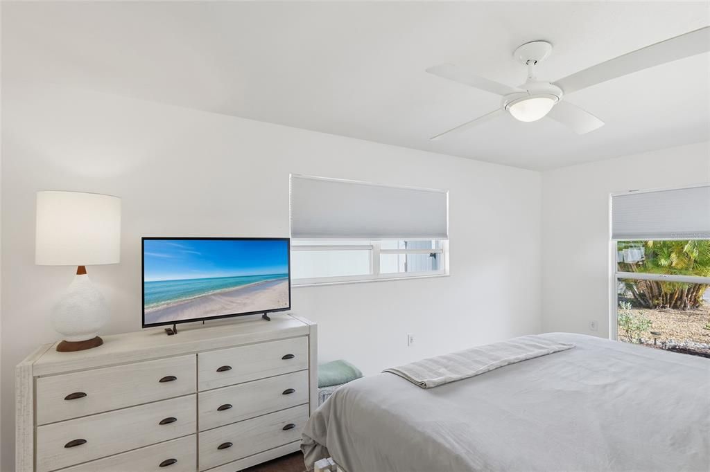 For Sale: $824,900 (2 beds, 2 baths, 1080 Square Feet)