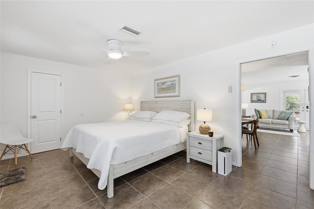 For Sale: $824,900 (2 beds, 2 baths, 1080 Square Feet)