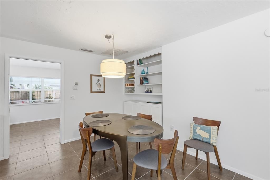 For Sale: $824,900 (2 beds, 2 baths, 1080 Square Feet)