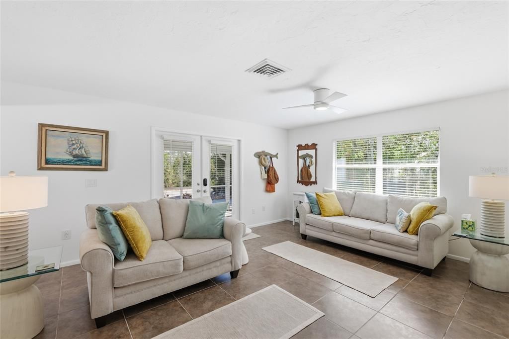 For Sale: $824,900 (2 beds, 2 baths, 1080 Square Feet)