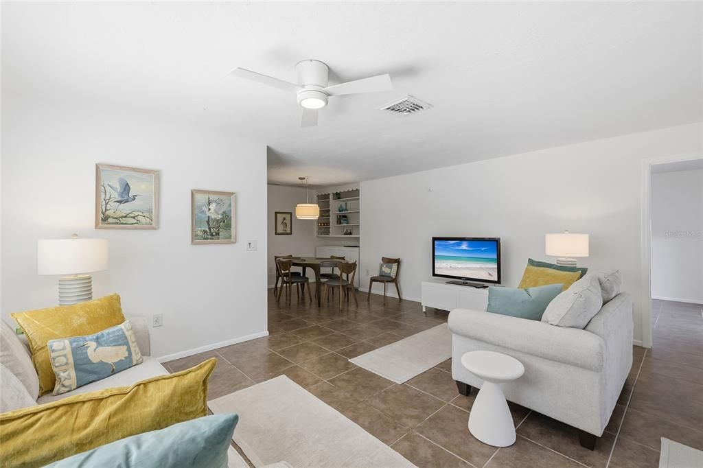 For Sale: $824,900 (2 beds, 2 baths, 1080 Square Feet)