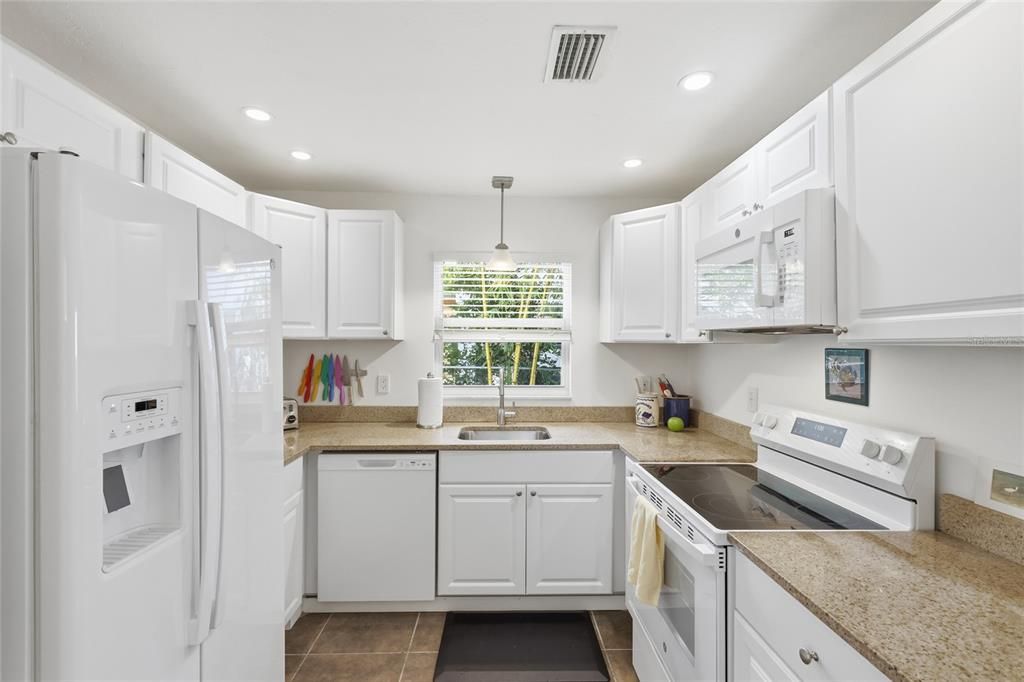 For Sale: $824,900 (2 beds, 2 baths, 1080 Square Feet)