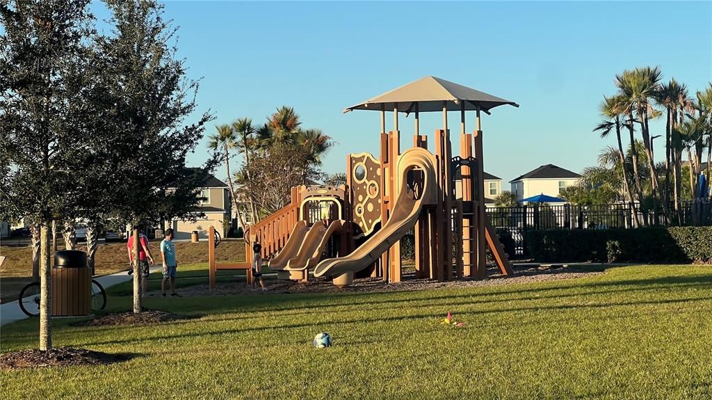 出租: $2,400 (3 贝兹, 2 浴室, 1687 平方英尺)