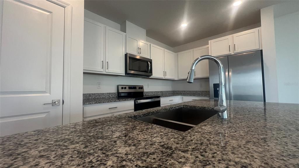 出租: $2,400 (3 贝兹, 2 浴室, 1687 平方英尺)