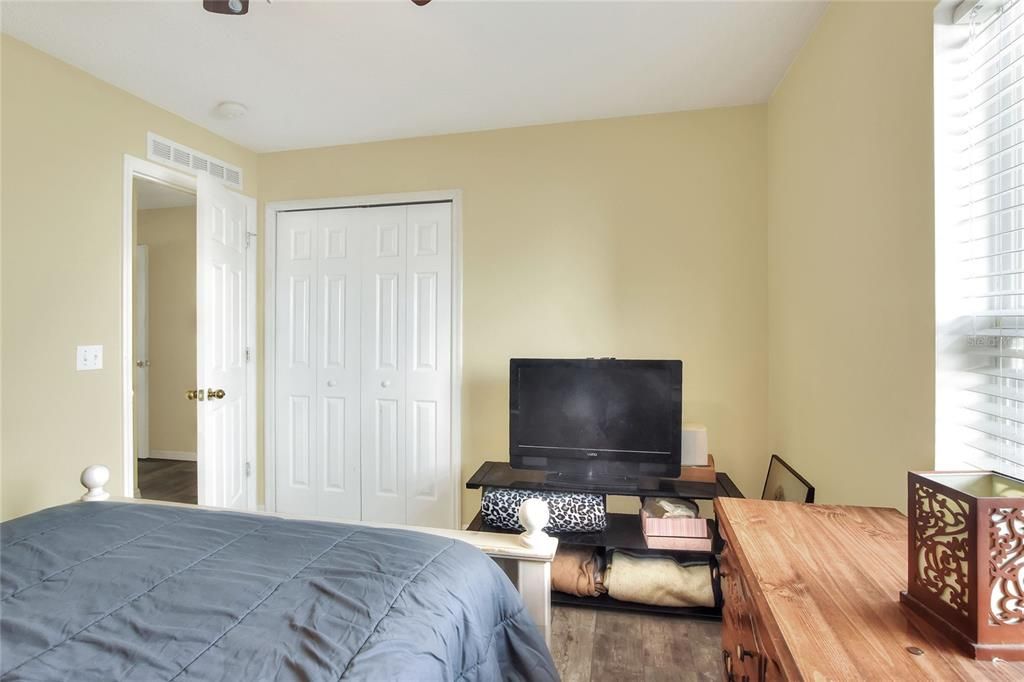 待售: $295,000 (4 贝兹, 2 浴室, 2108 平方英尺)