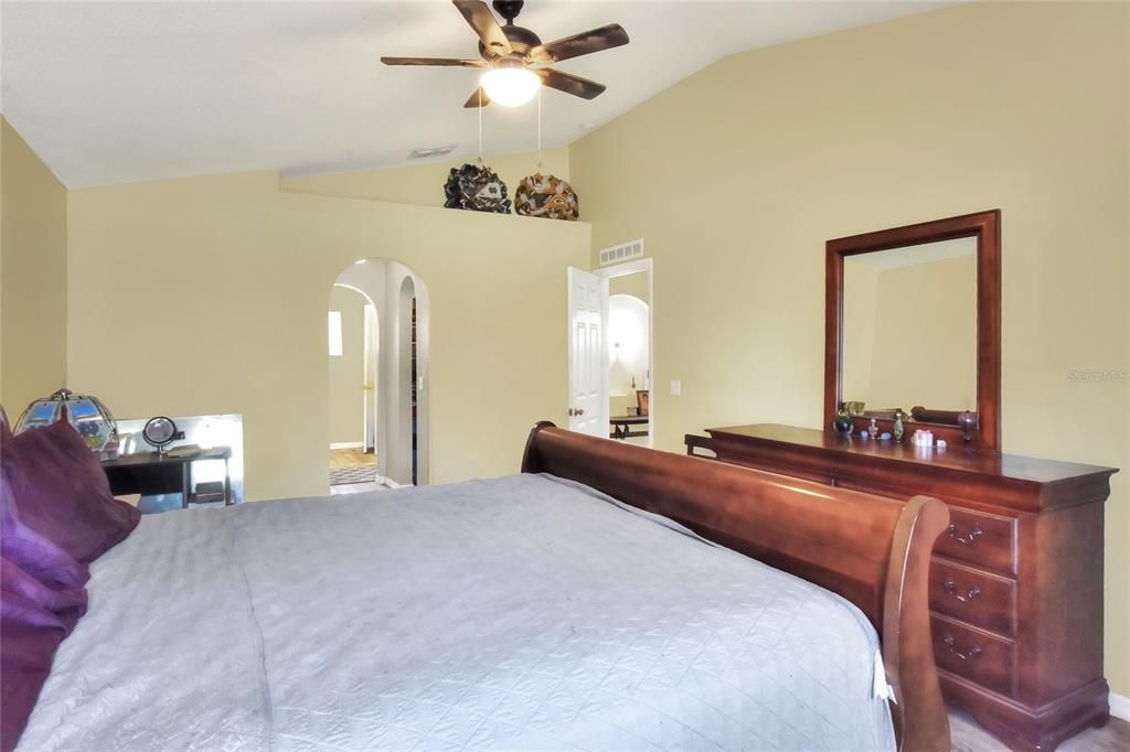 待售: $295,000 (4 贝兹, 2 浴室, 2108 平方英尺)