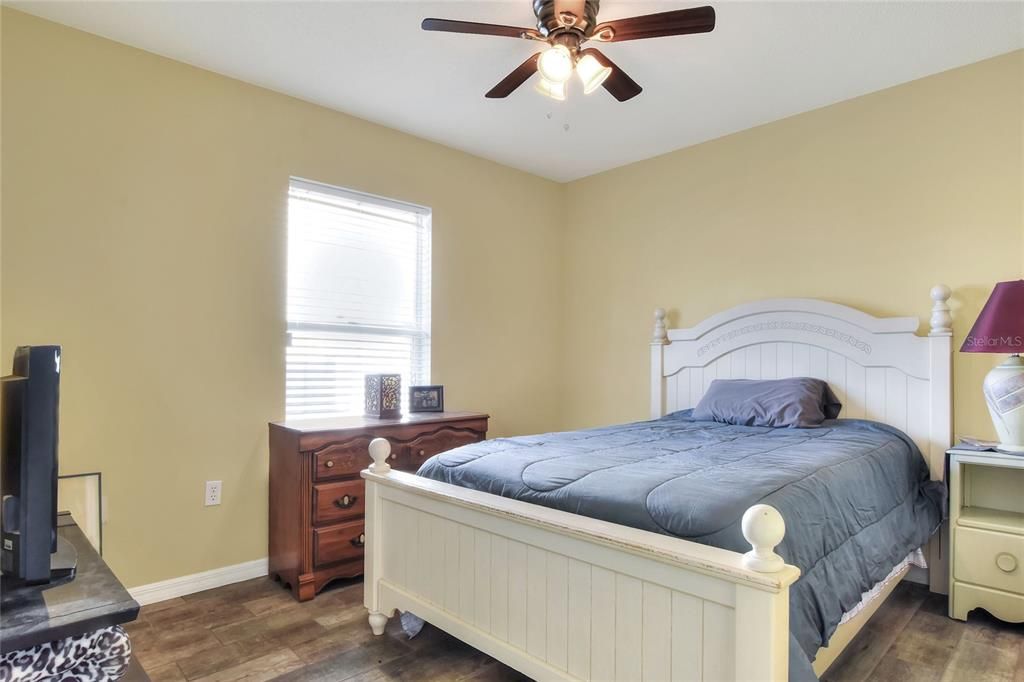 待售: $295,000 (4 贝兹, 2 浴室, 2108 平方英尺)